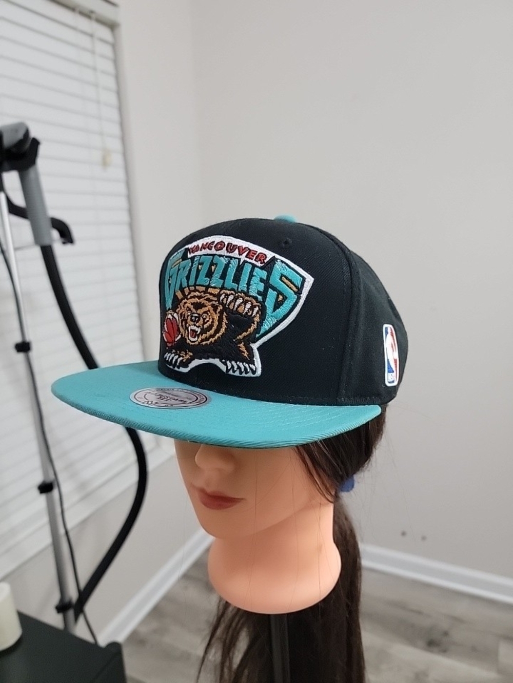Mitchell & Ness Vancouver Grizzlies NBA Hardwood Classics Snapback Hat
